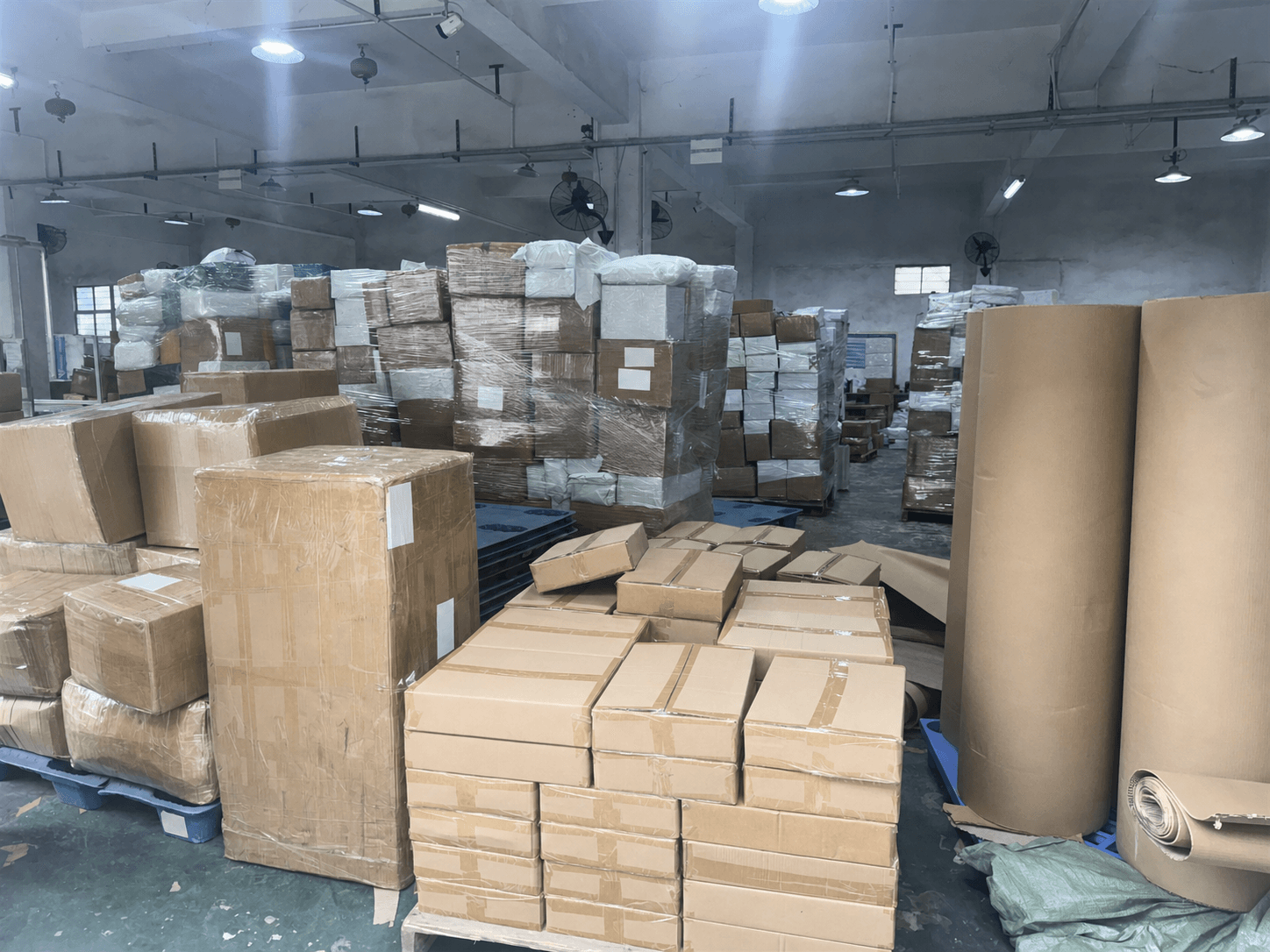 云集仓库内打包整理后的货物