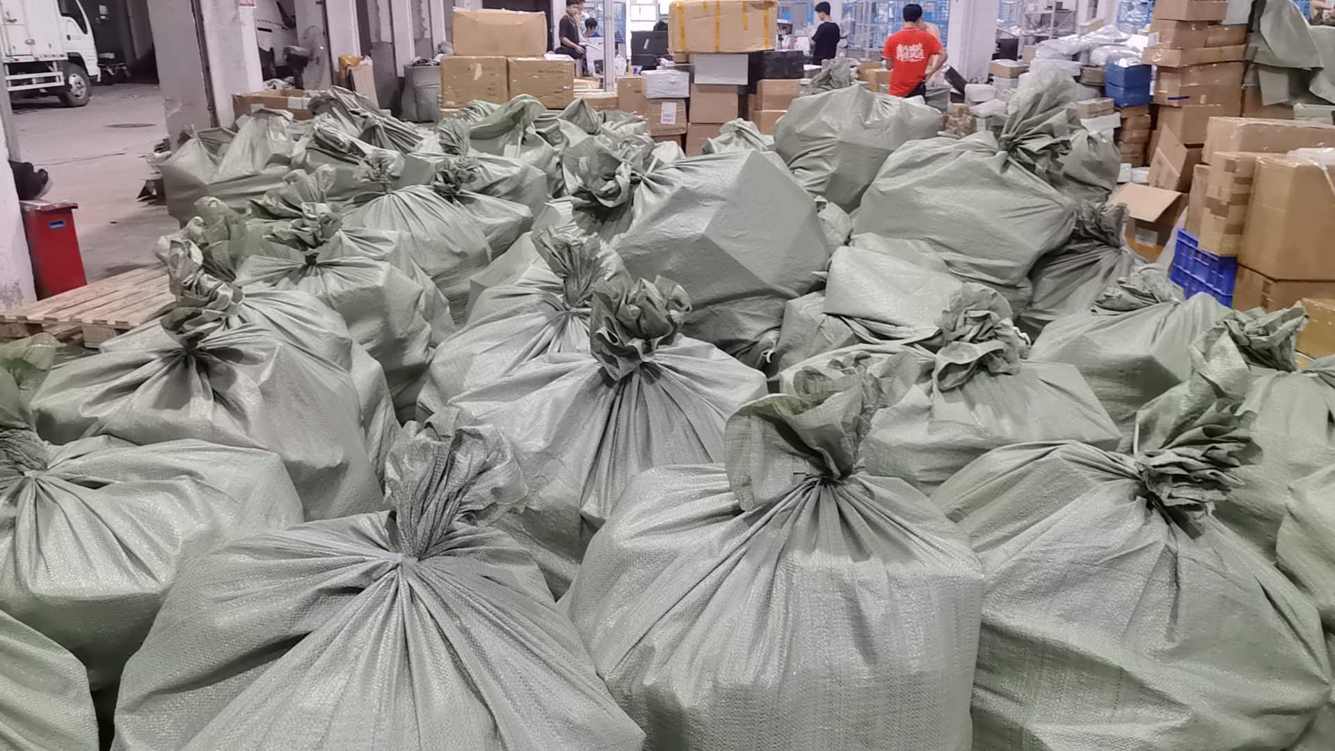 云集国际物流仓库批量包裹近景